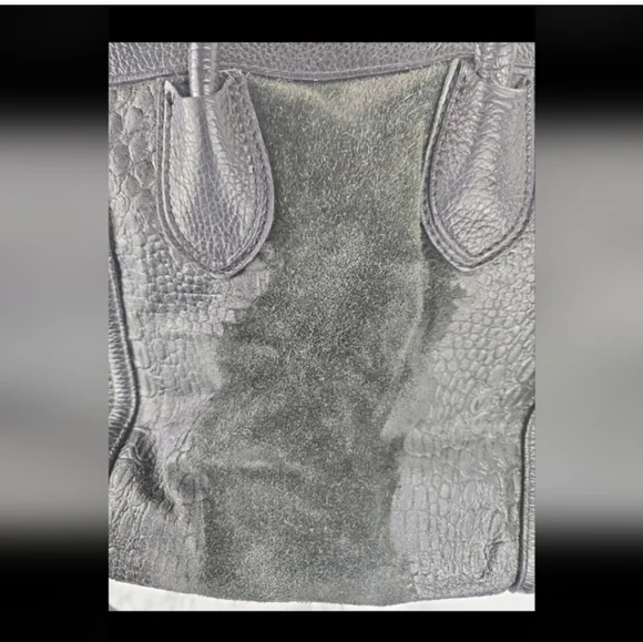 Chic Black Croc-Embossed Tote Bag - Picture 7 of 10